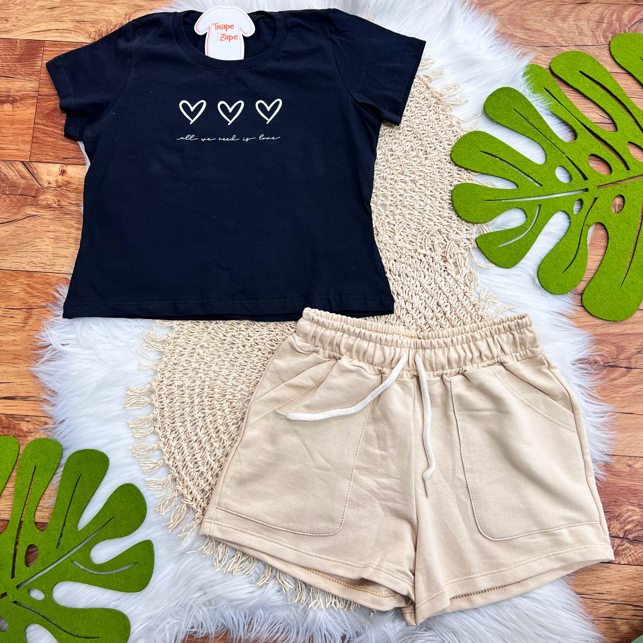  Conj. Blusa All We Need is Love e Short - Preto e Areia